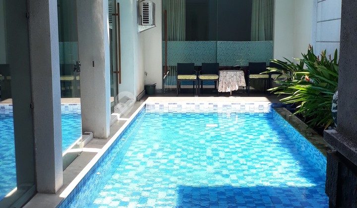 Rumah Mewah 2 Lantai Raya Dharmahusada Indah, Ada Kolam Renang