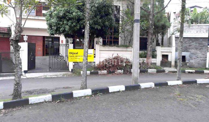 Rumah 2 Lantai, Bagus, Lingkungan Elite, Jalan Kembar Utama, Siap Huni 1