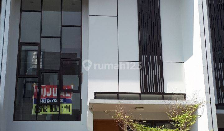 Rumah baru 2 lantai dgn Row jalan yg lebar di perbatasan jakarta banten. Harga tetjangkau 1