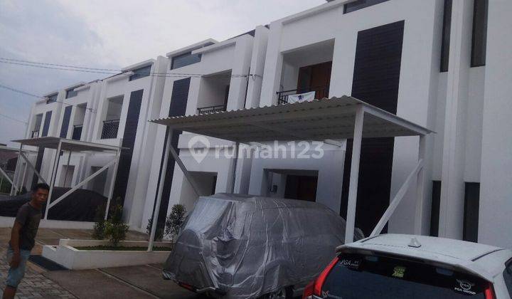 Di jual rumah 2 lantai ciputat tangerang selatan ready siap huni tanpa dp bebas banjir dekat MRT,stasiun kereta,pintu toll, halte busway dekat pusat pendidikan,pusat perbelanjaan dan dekat tempat wisata ,kuliner rumah sakit dan area perkantoran 1