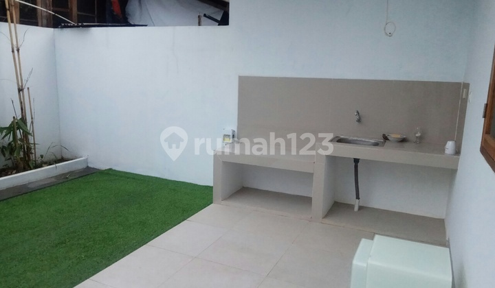 Di jual rumah 2 lantai ciputat tangerang selatan ready siap huni tanpa dp bebas banjir dekat MRT,stasiun kereta,pintu toll, halte busway dekat pusat pendidikan,pusat perbelanjaan dan dekat tempat wisata ,kuliner rumah sakit dan area perkantoran
