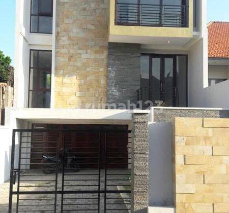 Rumah Dijual, 4 Bedroom, Kolam Renang, di Renon, Denpasar, Bali 1