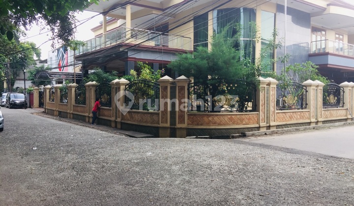 Rumah mewah murah, hoek dan jarang ada di kebayoran baru...!!! Rumah mewah murah, hoek dan jarang ada di kebayoran baru...!!!