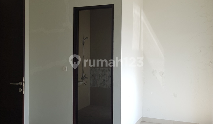 Sayap Setrasari, Baru Minimalis, Rp 2,1 M 2