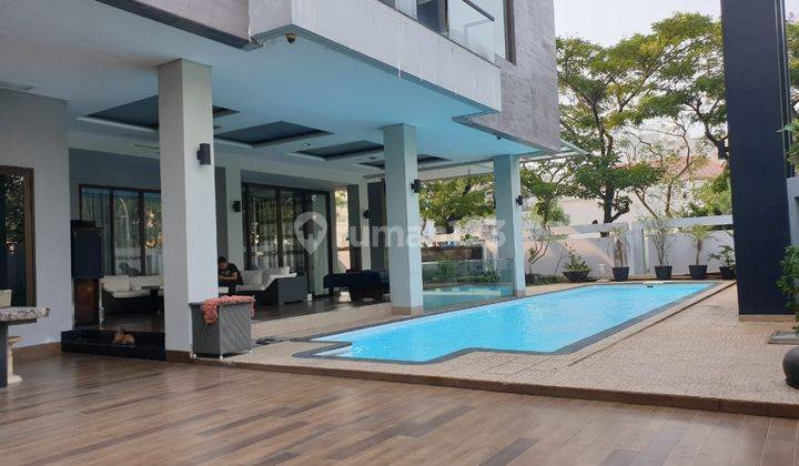 RUMAH SUPER MEWAH PIK , MARMER , HADAP SELATAN TIMUR , SWIM POOL , GYM , SPA , KARAOKE 2