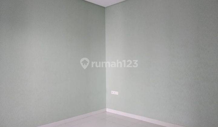 Rumah Unfurnished Baru Shm - 4BR+2 (T/B 240 m² / 533 m²) 8.8m, Kedoya, Jakarta Barat 2