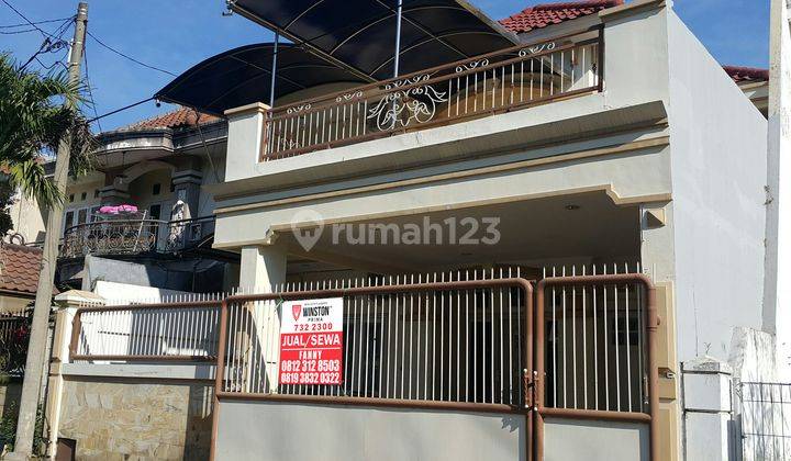 Rumah 2 Lantai Furnished Sertifikat Hak Milik di Dian Istana, Surabaya 1