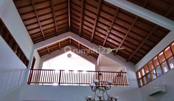 Tropical House with High Ceiling, Garden and Swimming Pool 2