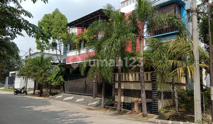 Rumah mewah 3 lantai 2
