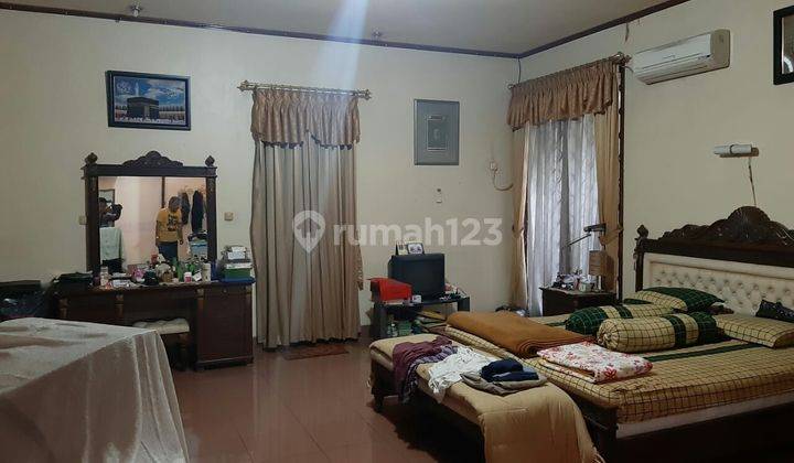 Rumah Lama Di Pinggir Jalan Raya Kebon Jeruk 2