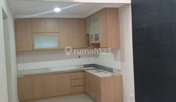 Rumah 2 lantai dekat sekolah Al Azhar Puspitaloka BSD City 2