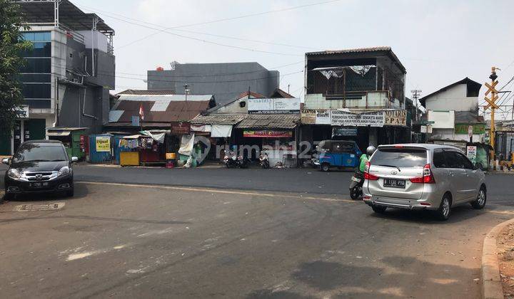 rumah hoek mewah Dan megah di menteng. 2