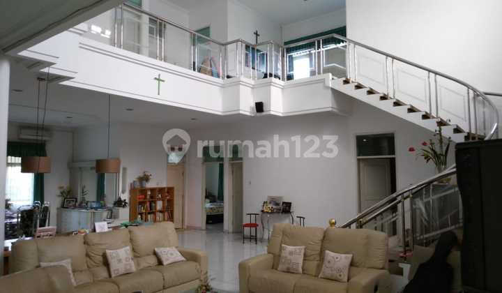 2-Story Large House HOEEKK in BATUMAS, CLASSIC Design