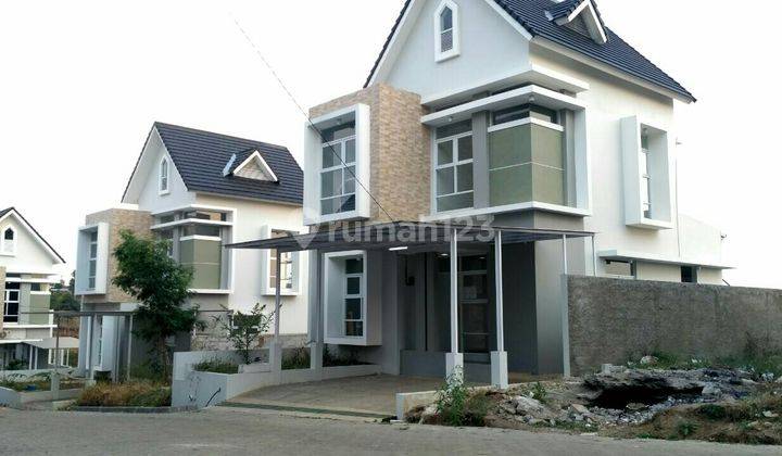 RUMAH BARU ASRI MINIMALIS EROPA SIAP HUNI DI CIMAHI UTARA KOLMAS, 1,3MILYAR ALL IN, 5 MENIT DARI ALUN-ALUN, 10 MENIT KE PEMKOT, UDARA SEJUK AIR JERNIH BERLIMPAH, LINGKUNGAN ASRI KULDESAK 1