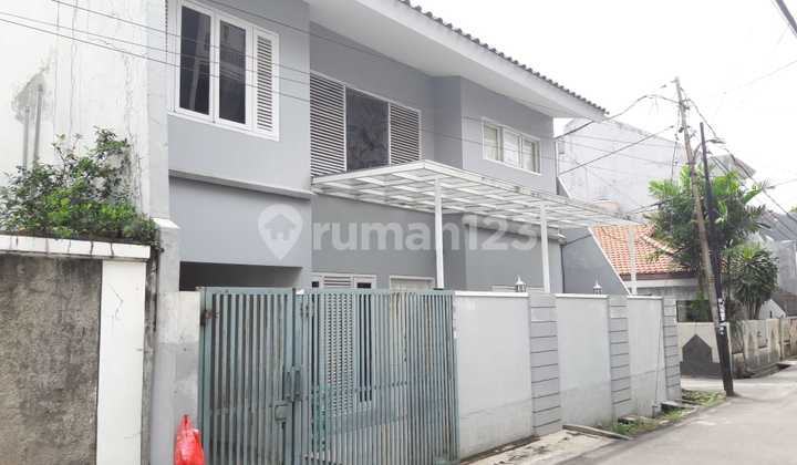 Rumah terawat lokasi strategis di kebon jeruk Rumah terawat lokasi strategis di kebon jeruk