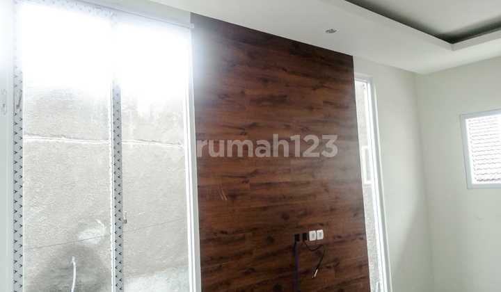 Well-maintained house in a strategic location in Kebon Jeruk 2