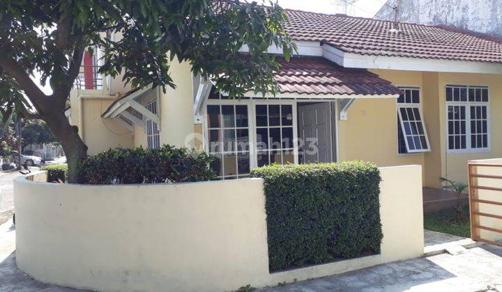 Rumah hoek terawat 2