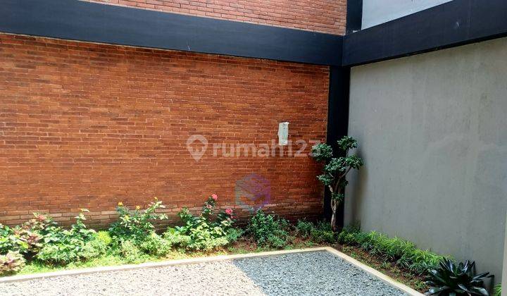 Rumah Gaya Scandinavian 3 Lantai Dalam Lingkungan Asri Nan Tenang Dekat Total Buah Fatmawati 11