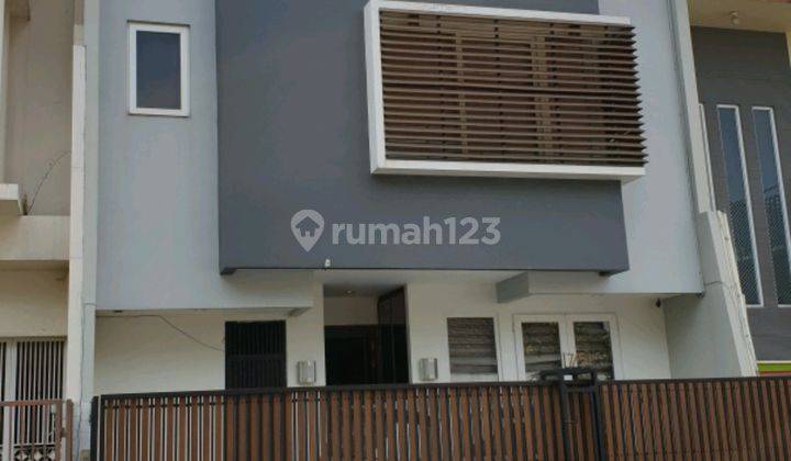 Rumah Modern Lux Siap Huni di Taman Kebon Jeruk Intercon Jakarta Barat  1