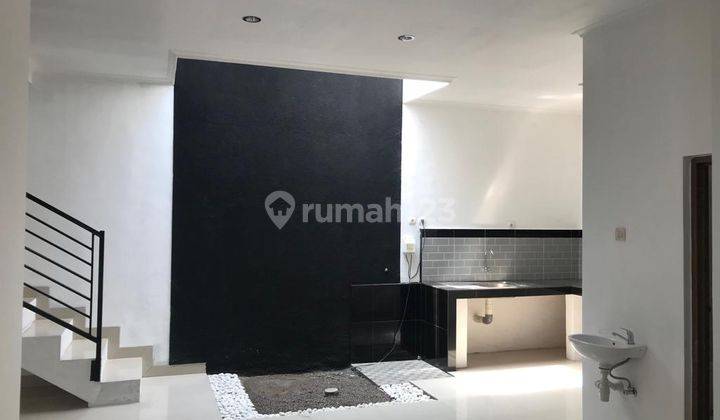 Rumah 2 Lantai di Lokasi Favourit Taman Kopo Indah ( TKI I ), Jalan Utama 1