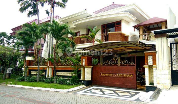 Rumah Mewah 2 Lantai Siap Huni Bangunan Terawat....Lokasi Di Kawasan Elite Dieng...Cocok Untuk Hunian Dan Investasi...Dekat Sekolah, Universitas dan Mall..Lingkungan Aman Asri Dan Sejuk...Harga Nego 1