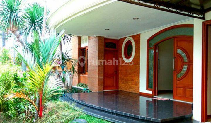 Rumah Mewah 2 Lantai Siap Huni Bangunan Terawat....Lokasi Di Kawasan Elite Dieng...Cocok Untuk Hunian Dan Investasi...Dekat Sekolah, Universitas dan Mall..Lingkungan Aman Asri Dan Sejuk...Harga Nego 2