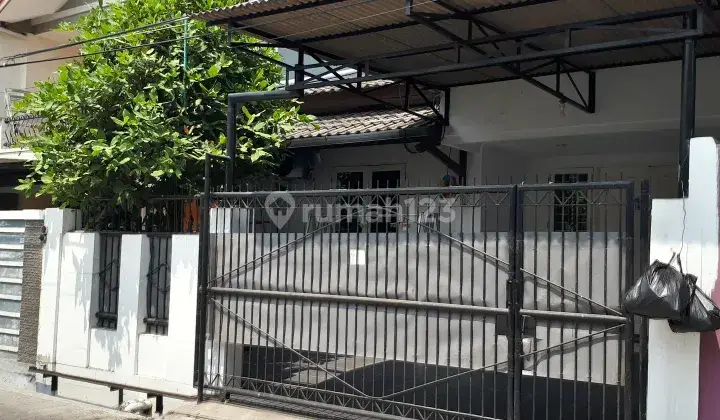 Taman Ratu 1.5 Lantai 7x18 Rumah dan Plafon Tinggi 1