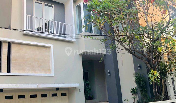 Modern minimalist house in compound in Kemang Jakarta Selatan 1