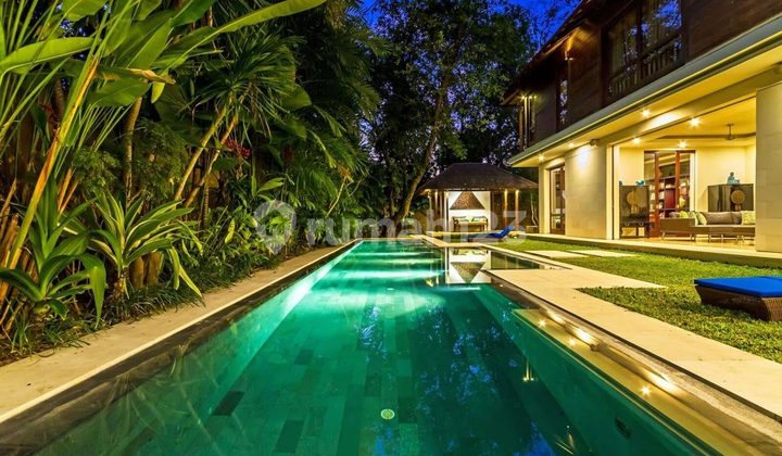 Turun Harga...Stunningly Designed Freehold Villa In The Prestigious Of Seminyak...600 Meters To Petitenget Beach And This Newly Renovated Villa Is Ideal For Events Of Up To 100 People And Weddings Of Up To 80 People Seated