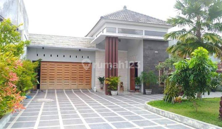 RUMAH  MEWAH + KOLAM RENANG DI.JALAN  KALIURANG KM 7  1