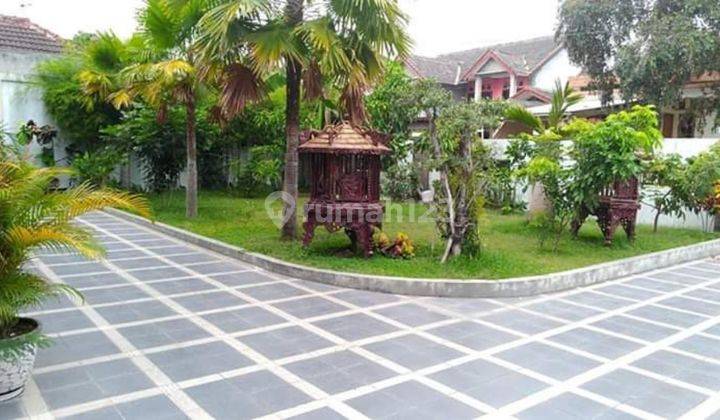 RUMAH  MEWAH + KOLAM RENANG DI.JALAN  KALIURANG KM 7  2