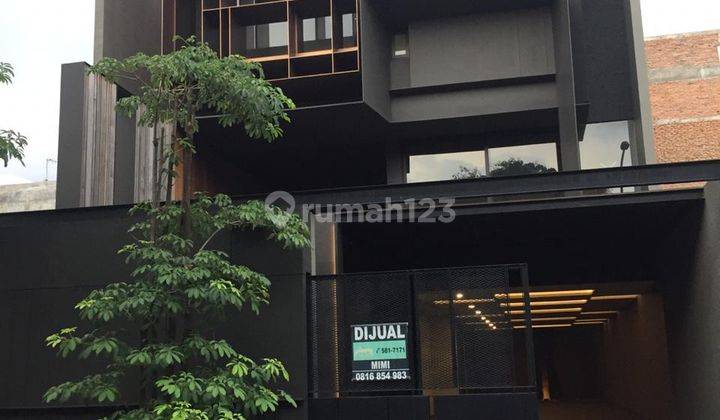 Rumah Siap Huni 3 Lantai, Lokasi bagus 1