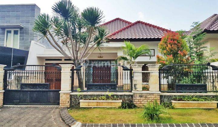 Rumah Mewah Bangunan Terawat Siap Huni..Lokasi Strategis di Kawasan Elite 1