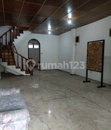 Rumah 2 Lantai Unfurnished, Harga di Bawah Njop Nego 1