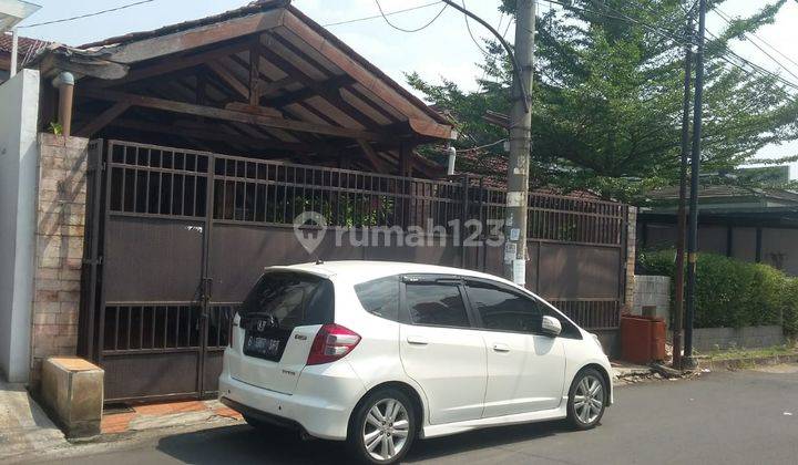 Rumah Kokoh Dalam Komplek Dekat MRT 1