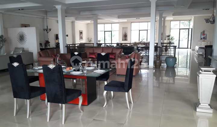 Rumah Besar 4 Lantai di Daerah SUTAMI Bandung