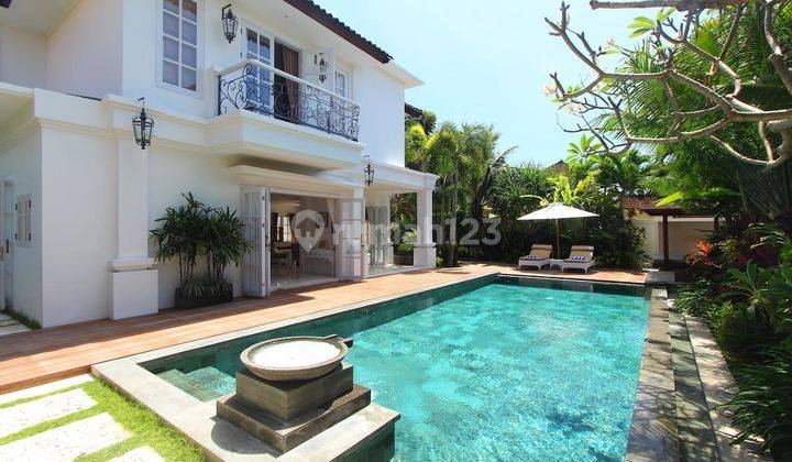 Modern villa di central seminyak 1