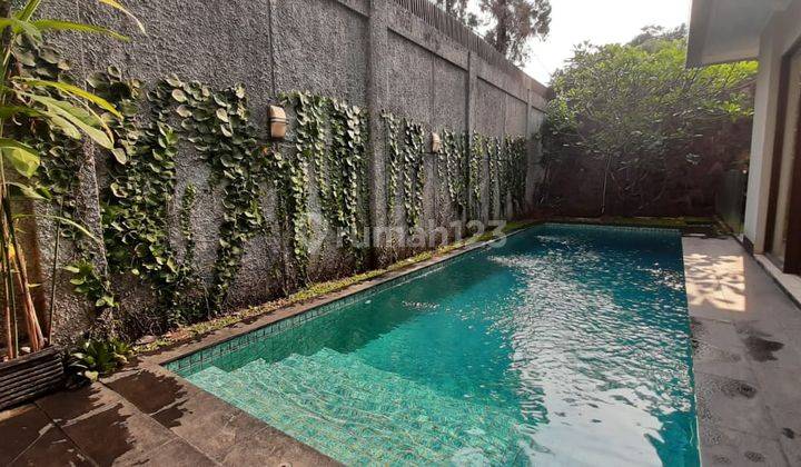 Kemang Barat - Rumah Memiliki Swimming  Pool dengan Tanah Luas 1