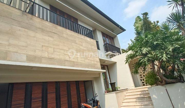 CIPETE - SIAP HUNI RUMAH TERAWAT,  MEMILIKI TAMAN DAN POOL 2