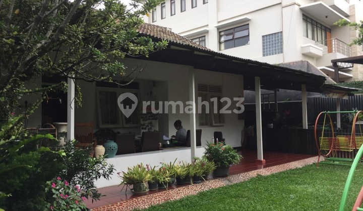 A house suitable to be made into a villa, cool air, quiet surroundings. 1