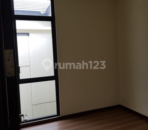 RUMAH CANTIK  DI NAVA PARK 2