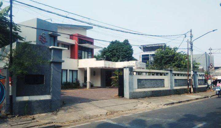 Rumah strategis luas d area Menteng 2