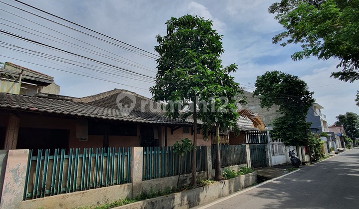 Old house counting land corner position, South Jakarta
