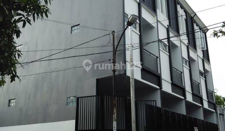 Rumah 3 Lantai Di Akasia, Cengkareng Timur, Jakarta Barat 1