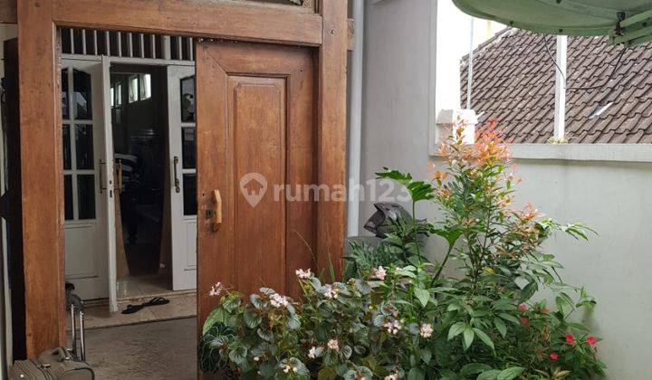 Rumah cantik terawat di tengah kota 1