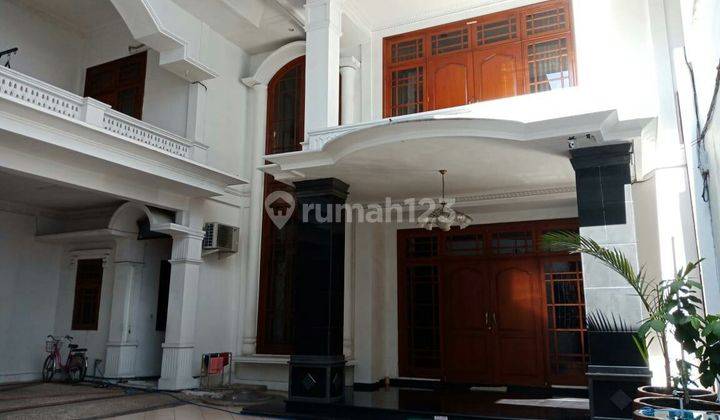 Rumah 2 Lantai di Jl Biliton, Surabaya 2