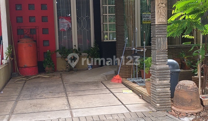 Cheap ready-to-occupy house in Cibubur Country.