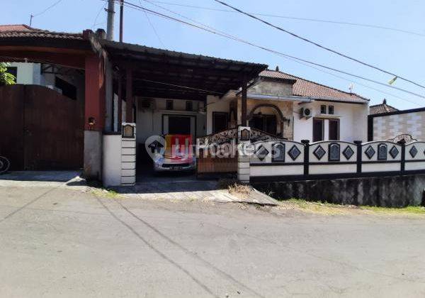 Beautiful House With Swimming Pool on Jl. Karang Sari I Padangsambian Kaje 1