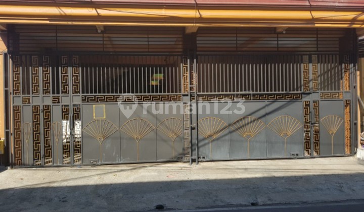 Boarding house for students only 5 minutes from campus. 2