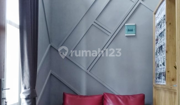 New house in the city center is very strategic, close to all directions. 2